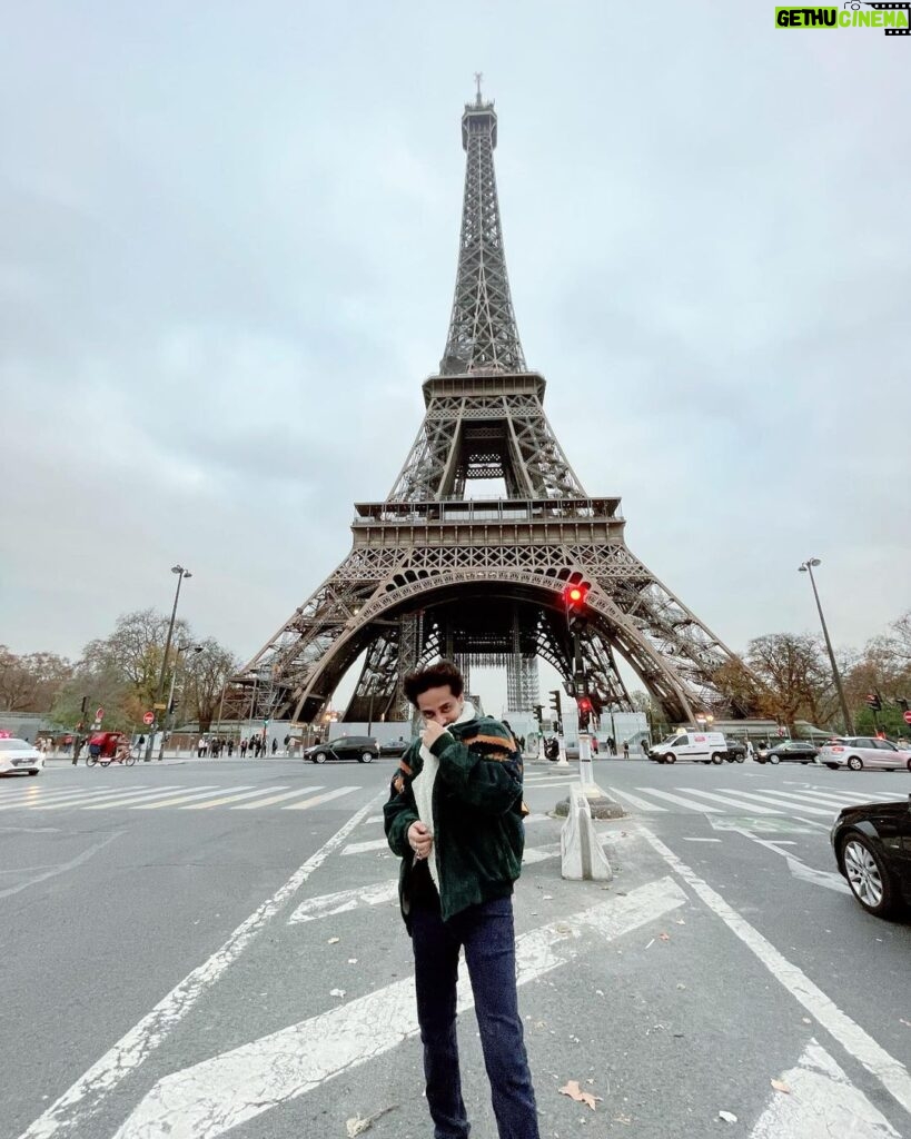 Tanishk Bagchi Instagram - The world is a book and those who do not travel read only a page… #paris #travel photography by @zarakhan 🤟🤟🤟🤟😘😘😘😘