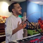 Tanishk Bagchi Instagram - 🎶 Thrilled to sing “Ruth Aa Gayi Re” from A.R. Rahman’s masterpiece, “1947 earth .It’s an incredible privilege to try my voice on this iconic song by the living music maestro himself. 🙏 Let’s celebrate the magic of Rahman’s music together! 🌟 #ARRahman #LivingLegend #humbledbymusic