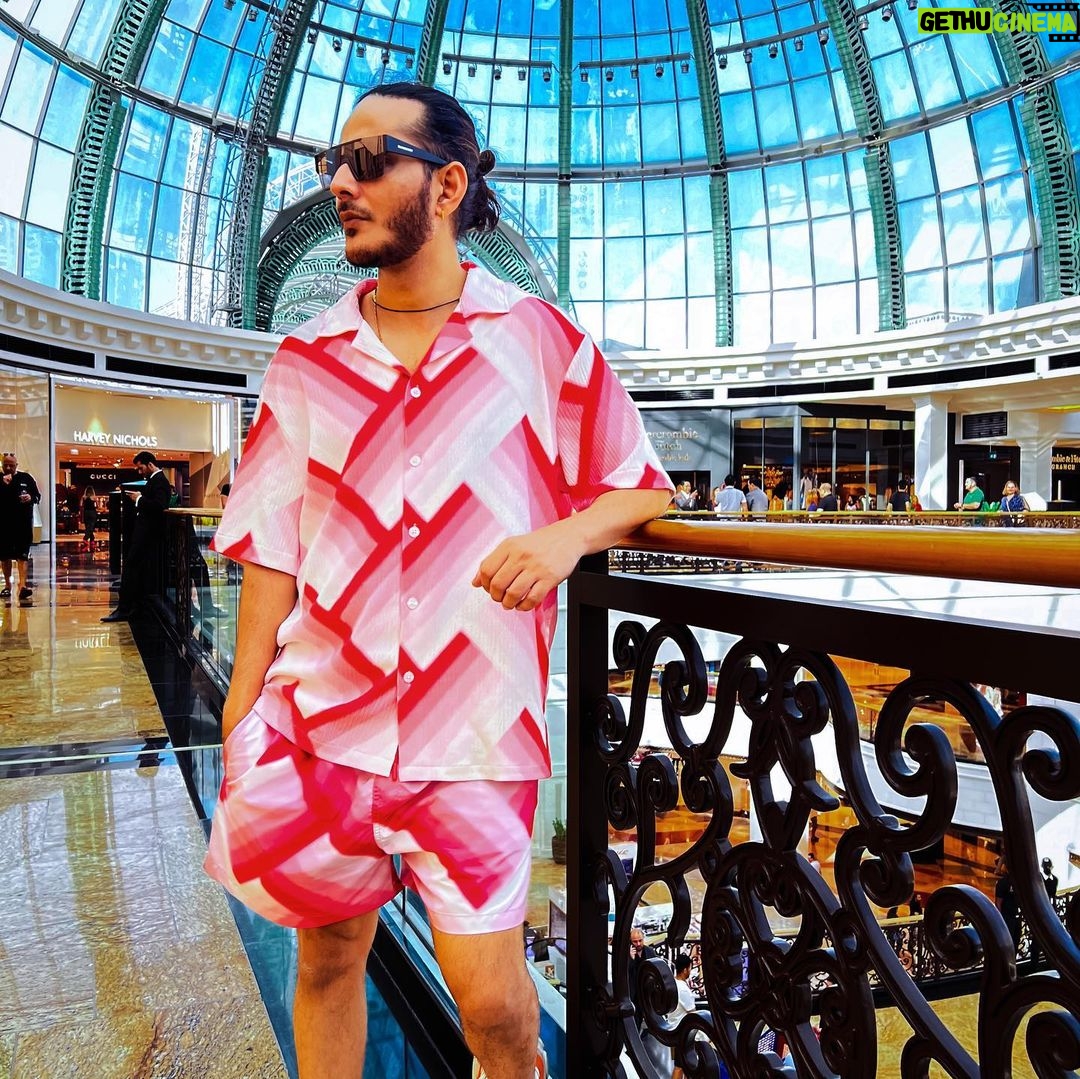 Tanishk Bagchi Instagram - Everywhere you go, music composer and singer Tanishk Bagchi's (@tanishk_bagchi) songs are sure to follow. But where does the music producer venture for inspiration? He reveals, "If you're like me who believes in retail therapy, make your 2023 a memorable one and visit Emirates Mall in Dubai. When here, shop till you drop at your favorite stores. The mall is ginormous with so many new things to explore. It has some of the most exclusive high-end luxury brands available, and some new cuisines. When I visited, my diet totally flipped, thanks to the finger-licking good food. I enjoyed some 'me time' sipping on margaritas while watching the breath-taking sunset." #Goingplaceswithpeople #tanishkbagchi #travel #Dubai #wheretonext #2023planner