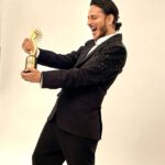 Tanishk Bagchi Instagram - Dressed for the win in @siddartha_tytler @iifa @wizcraft_india @dharmamovies . . @safasheikhbeauty @little_hair_poetry @vibhutichamria
