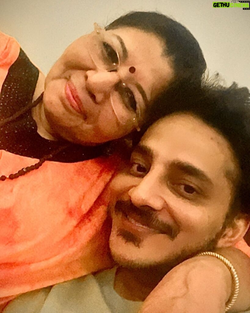 Tanishk Bagchi Instagram - I am a part of her soul and her body.. She means everything to me and i am everything for her.. Without her i would never have existed or made music ..she is my teacher my true guide my friend my father and my life.. Thank you Maa for giving me life and my purpose to exist.. Happy mother’s day to you..❤️🙏🎶