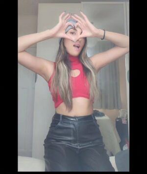 Tannaz Davoodi Instagram - Morning! Sending you all love and kisses💋✨️❤️

♡
♡
♡
♡
♡

#heartshaped #heart #love #kiss #myheart #kisskiss #kisses #cute #loveyou #red #blonde #blondehair #brunettegirl #brunette #Persian #irani #iranian #iraniangirl #Persian #persiangirl #hehe #longhair #shein #sheingals #sheinhaul #redtop #hearttop #london #unitedkindom