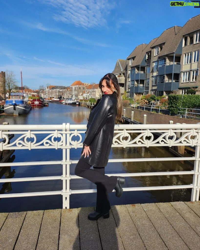 Tannaz Davoodi Instagram - 📍Zwolle 🛍 ♡ ♡ ♡ ♡ ♡ #zwolle #thenetherlands #shopping #style #fashion #longhair #blonde #brunette #brunettegirl #holiday #backhome #home #zwollecentrum #model #photo #photooftheday #love #leather #leatherjacket #smile #tommyhilfiger #heels Zwolle, Netherlands