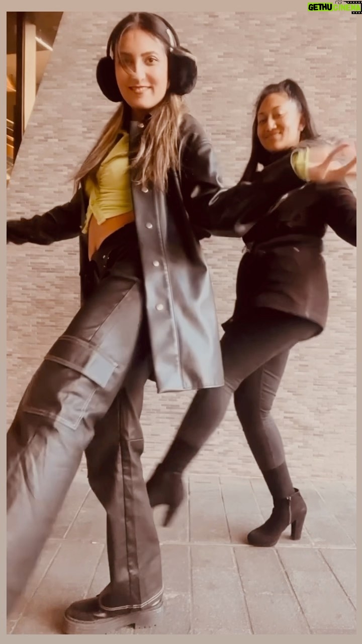 Tannaz Davoodi Instagram - She wanted something trending so this is what she gets ππΌ (beggars canβt be choosers π @tannaz.davoodi) #dancer #dancerslife #tamilsong #trendingreels #tumtum #dancersofinstagram #tiktokdance #explorepage #londondiaries #feelitreelit #feelkaroreelkaro #dancing #india #indiandance #viralvideos #dancereels #dancevideo