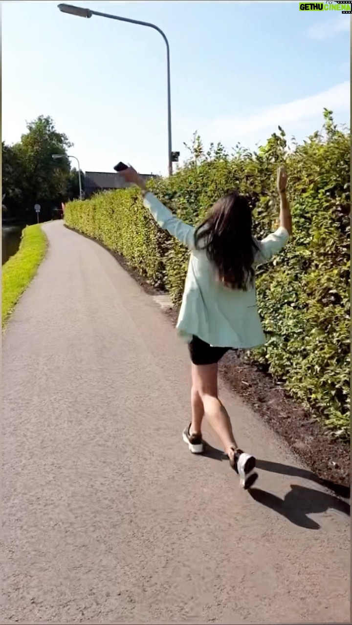 Tannaz Davoodi Instagram - Goofing around with my inner Bollywood🧸❤️ • • • • #bollywood #bollywooddance #dance #dancing #bollywoodsongs #janeman #kahonapyaarhai #hrithikroshan #love #india #indian #dancer #bollywoodstyle #summer #fun #goofy #indiandance #janemanjaneman #brunette #londonist #giethoorn #thenetherlands Netherlands