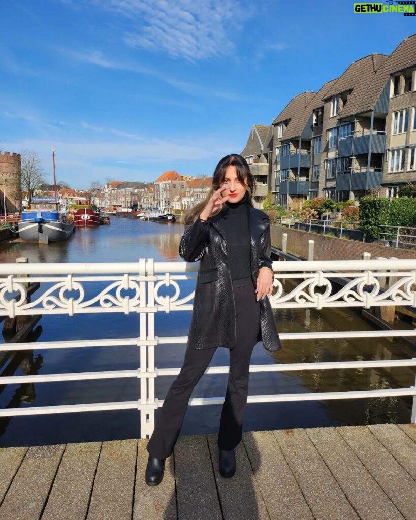 Tannaz Davoodi Instagram - 📍Zwolle 🛍 ♡ ♡ ♡ ♡ ♡ #zwolle #thenetherlands #shopping #style #fashion #longhair #blonde #brunette #brunettegirl #holiday #backhome #home #zwollecentrum #model #photo #photooftheday #love #leather #leatherjacket #smile #tommyhilfiger #heels Zwolle, Netherlands