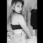 Tannaz Davoodi Instagram - Make them stop and stare. • • • • • #quote #quoteoftheday #quotestoliveby #persian #irani #persiangirl #iraniangirl #iranian #blonde #blond #butterfly #butterflytattoo #smile #longhair #photo #brunette #brunettegirl #girl #photooftheday #modeling #model #browneyes #loveyourself #bubblygirl #fashion #jeans #redlips #girls #london #unitedkingdom London, United Kingdom