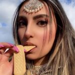 Tannaz Davoodi Instagram - BTS pictures of Animal movie Jamal Jamaloo song💕 ♡ ♡ ♡ ♡ ♡ #jamaljamal #jamaljamaloosong #jamalkudu #jamaljamaloogirl #jamalkudugirl #Animal #bollywood #bollywoodmovies #bollywooddancer #persian #irani #iranian #iraniangirl #persiangirl #onset #movie #movieset #bts #behindthescenes #animalmovie #bobbydeol #ranbirkapoor #tannazdavoodi #persiansong #iraniansong #unitedkingdom #throwback #animalthefilm United Kingdom (UK)
