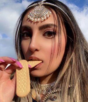 Tannaz Davoodi Instagram - BTS pictures of Animal movie Jamal Jamaloo song💕

♡
♡
♡
♡
♡

#jamaljamal #jamaljamaloosong #jamalkudu #jamaljamaloogirl #jamalkudugirl #Animal #bollywood #bollywoodmovies #bollywooddancer #persian #irani #iranian #iraniangirl #persiangirl #onset #movie #movieset #bts #behindthescenes #animalmovie #bobbydeol #ranbirkapoor #tannazdavoodi #persiansong #iraniansong #unitedkingdom #throwback #animalthefilm