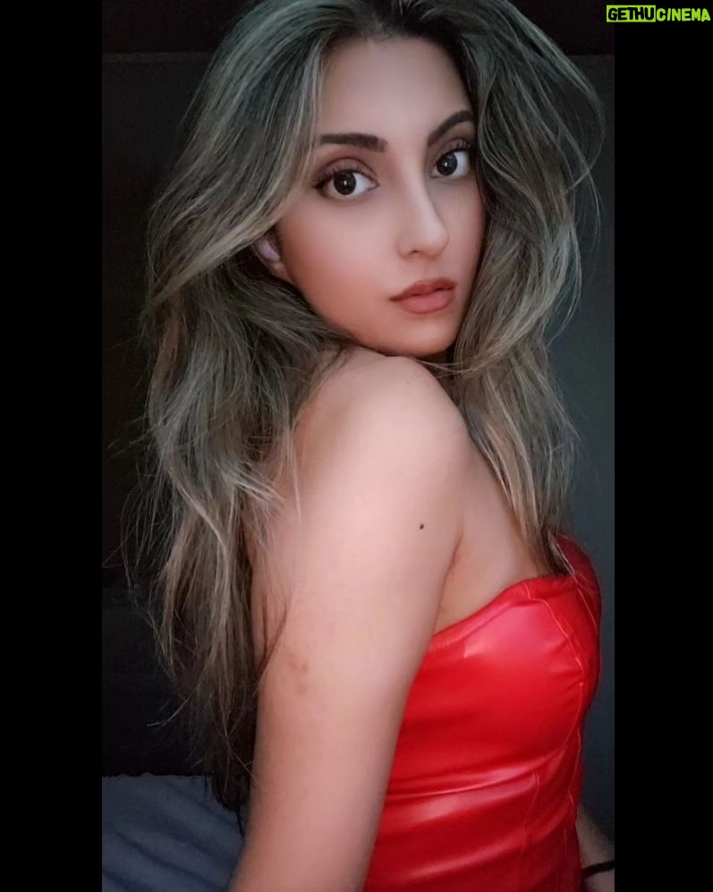 Tannaz Davoodi Instagram - L ♡ V E Y ♡ U A L L ♡ ♡ ♡ ♡ ♡ ♡ #loveyouall #loveyou #love #persian #irani #iranian #persiangirl #iraniangirl #blonde #redtop #leathertop #sheingals #shein #sheinhaul #shahrukkhan #srk #prettyzinta #saifalikhan #kalhonaaho #bollywood #tannaz #tannazdavoodi #london #unitedkingdom London, United Kingdom