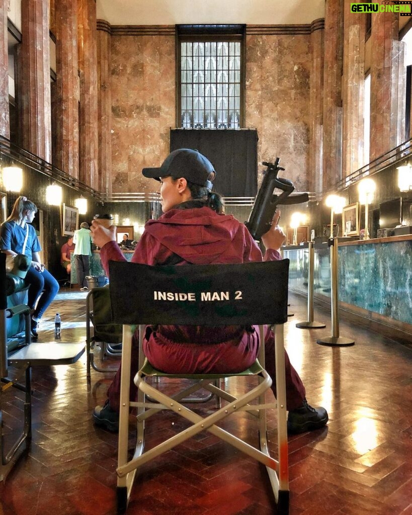 Tanya van Graan Instagram - Happy to wait...😎✌🏼#Rolling #bts #moviemagic 🎬🎥 @insidemanmovie @universalentertainment