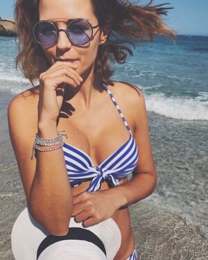 Tanya van Graan Instagram - You don’t have to be a marine biologist or a conservationist to  make a big difference...just do your bit! 🌊💙#Support @4ocean #ReducePlastic #4oceanbracelet  #oneocean #Capetownsummer