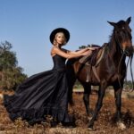 Tanya van Graan Instagram - Make friends with horses, they can take you places...🐎🖤. . . Thank you @higorbastos for your talent of telling stories with your pictures!😘📷👌🏼 #westcoast #kersefontein #Farmlife @neveenscello @galluzziegini @mophaircapetown @nadiarispel 💁🏼‍♀️ @kingofthewestcoast @therealcrystalbirch 🎩 #SomeonePleaseTagThisHorse