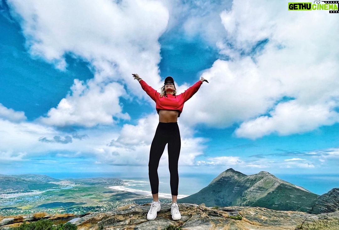 Tanya van Graan - 1.1K Likes - Only from the heart can you touch the sky. 💛💫🙏🏼
~Rumi