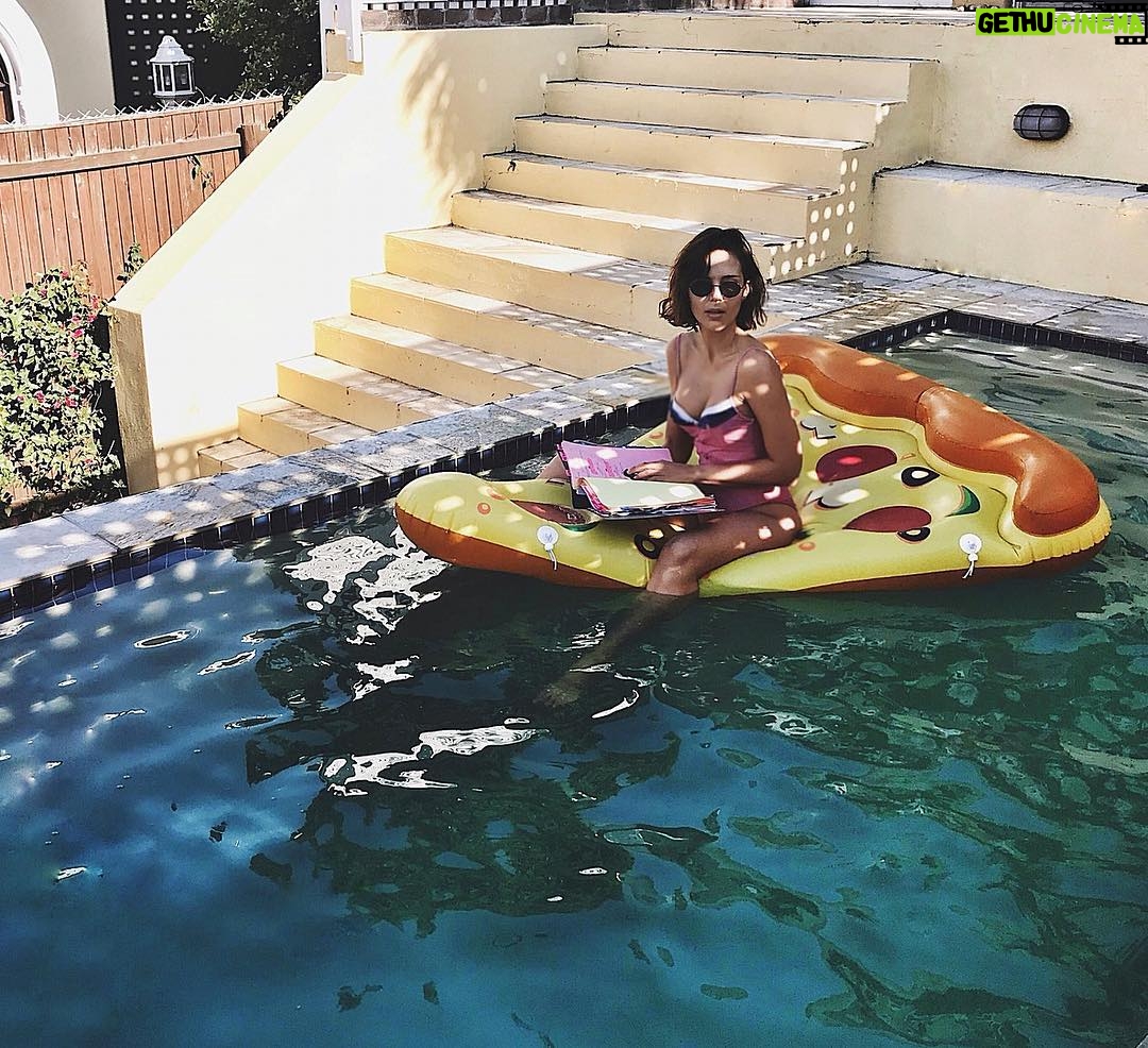 Tanya van Graan Instagram - When people ask how do you learn lines and prep for night shoots on a boat?...i say whatever it takes! 🤷🏻♀️🍕🌊🎬😜 #pizza #whateverfloatsyourboat #Capetownwinters #PreperationIsKey 😎🎥#Syfy🎬🚢