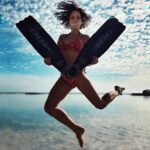 Tanya van Graan Instagram - Just because winter’s propelling forward, doesn’t mean we have to do the same....!?🤔🤦🏻‍♀️🤪#capetownwinter #atlanticlove 🌊#freediving #chasingsummer Cape Town, Western Cape