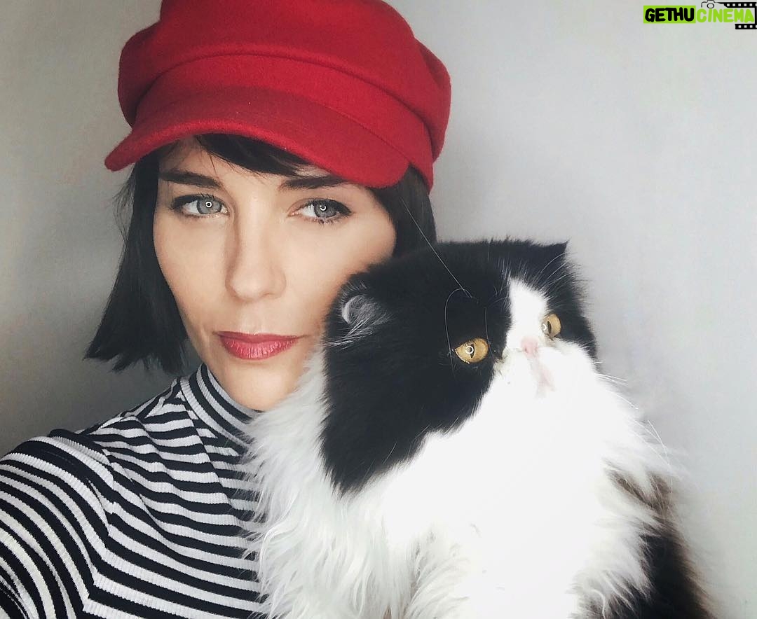 Tanya van Graan Instagram - The only way to wear fur...❤️👉🏼 #AliveAndWell #SayNoToFur #OneOfUsWokeUpLikeThis😆😼 #TwinningWithMyHomie