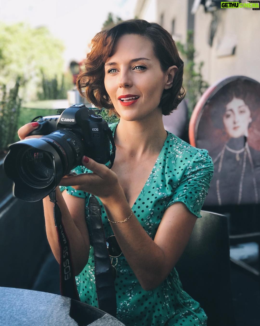 Tanya van Graan - 1.4K Likes - La Vie En Rose. It is the French way of saying, 'I am looking at the world through rose-coloured glasses.🌹😎✌🏼 ~
#focusonthepositive 😉
#BackToMyRoots
@mophaircapetown 👌🏼
📷 @tiaanschutte