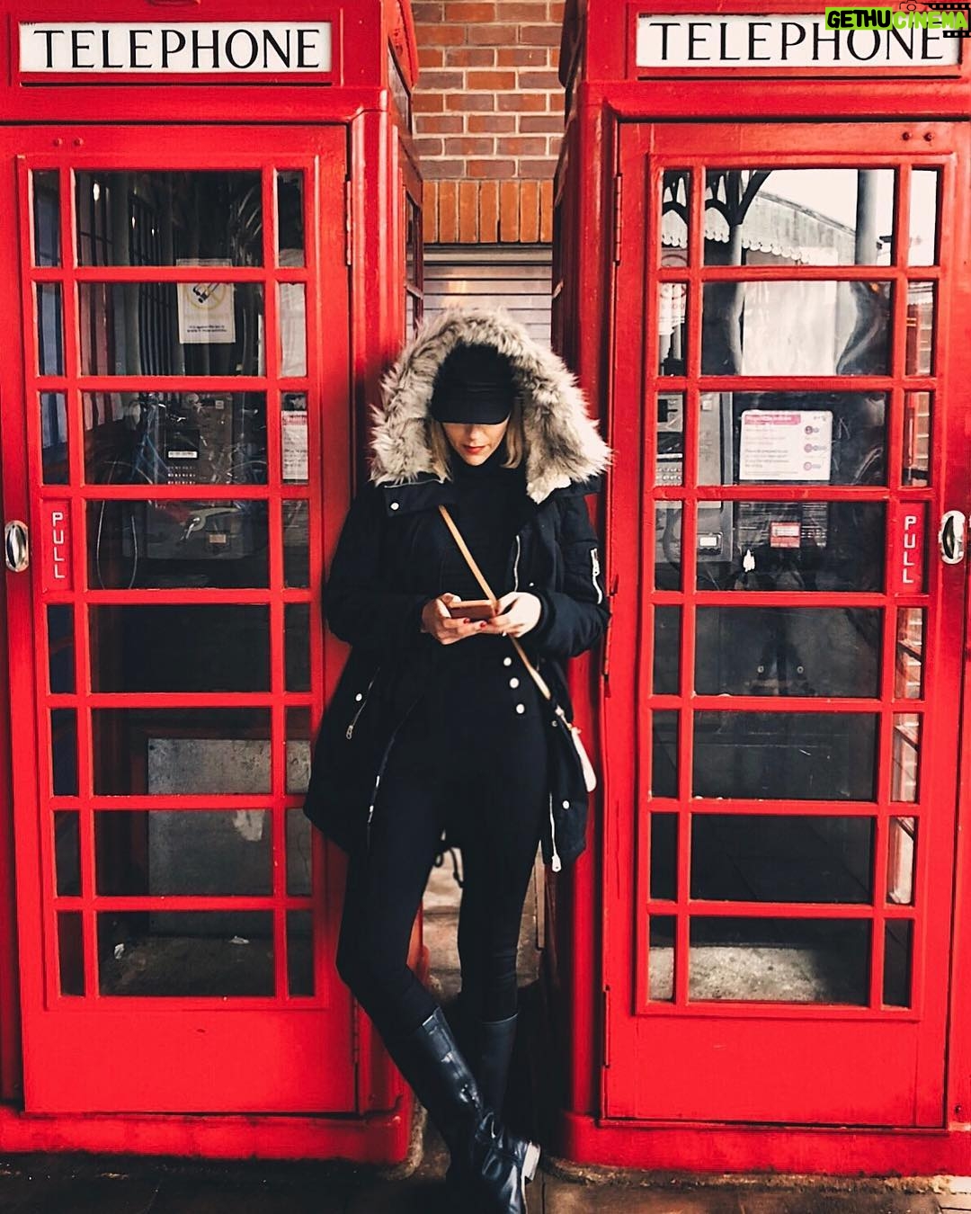 Tanya van Graan Instagram - London doesn’t call, she adds you to a group chat....nobody calls anymore! 😜📲 #InTheGap #london🇬🇧 😎✌🏼