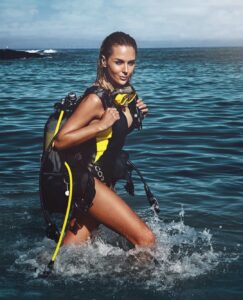 Tanya van Graan Instagram - You must either modify your dreams or magnify your skills! 😎👌🏼 #StriveForTheLatter #PreparingForPurpose #AdventureAwaits #OceanLover #AimForConservation🌊🦈🐋🙌🏼