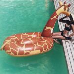 Tanya van Graan Instagram - I never met a giraffe i didn’t like... 🦒👌🏼 #AfricanSummerDays #capetown #StayCool #BeWaterWise 💧#ImportedPoolWater ✅