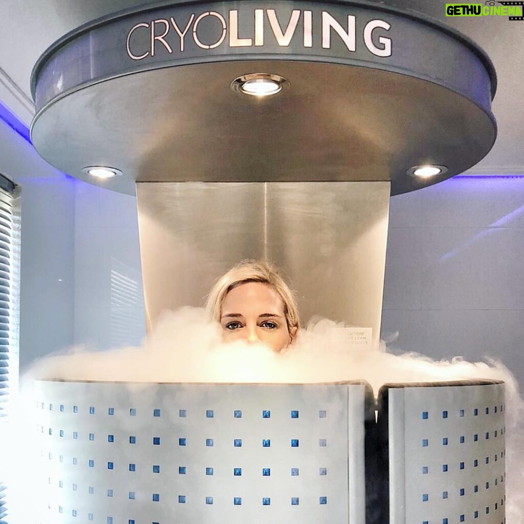 Tanya van Graan Instagram - Chilling out at -130 degrees...❄️ 😎👌🏼 My kind of therapy! Cryotherapy is incredible look it up! @cryoliving #increasemetabolism #decreaseAnxiety #reduceinflammation #medicalbenifits 🙌🏼#MadeMeWearCrocksThatWastheWorsePart🤔 #ColdIsGood