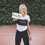 Tanya van Graan Instagram – On my date of birth, i just wanna say thank you to the one who gave birth to me…thanks mom!💛🙌🏼🙏🏼 #GiveMyMomTheCake🎂  #SheDeservesItAll #GiveSomeToDad🍰😉#GrowingOlderIsALuxury #OmTeLeweIsLuuks 🙌🏼