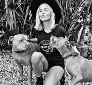Tanya van Graan Instagram - Show me your pitties!! #AwehKaapstad #HappyFriday💛😎🤙🏼😆