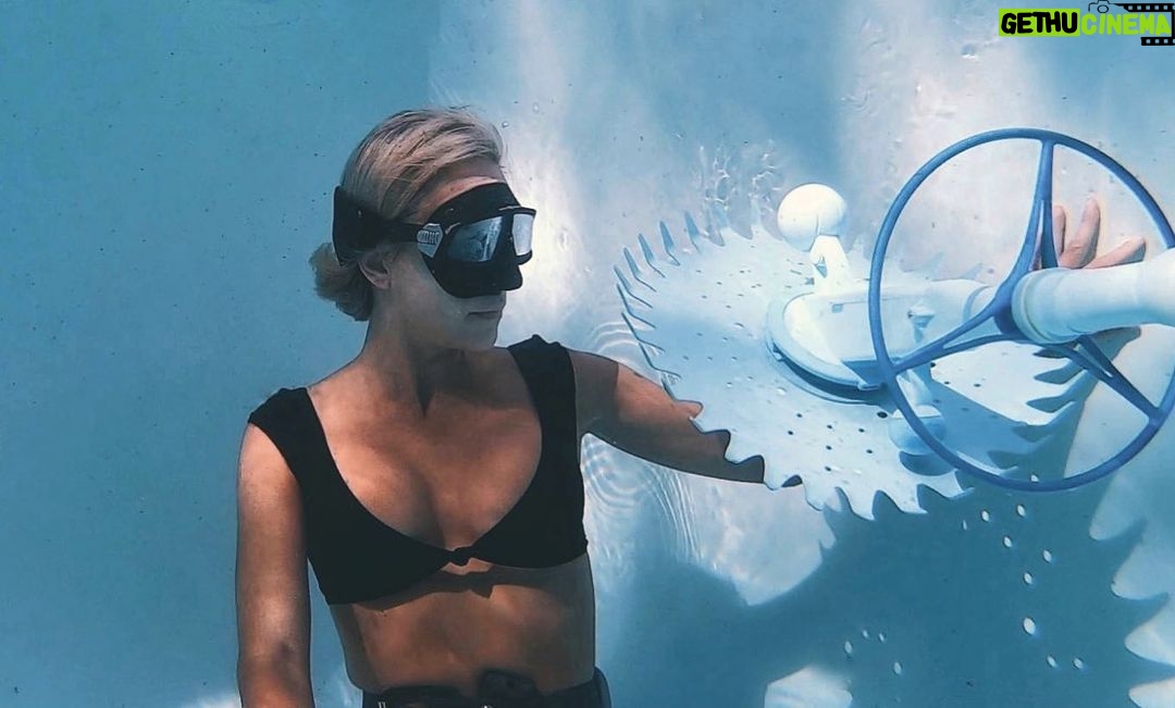 Tanya van Graan - 1.1K Likes - Creepy times we live in...yet so much to be grateful for. 💙🙏🏼 #Day2 #shutdown #iMissTheOcean🌊 #StayHome #AttitudeOfGratitude