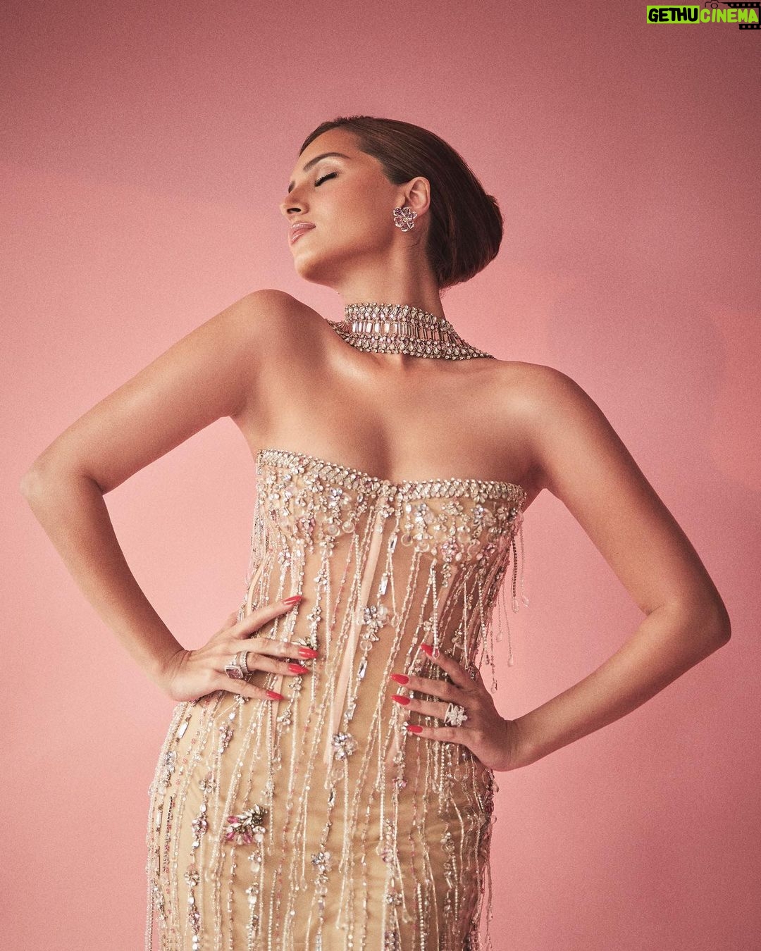 Tara Sutaria Instagram - APURVA premiere night… Never felt more fabulous :) This week has been overwhelmingly wonderful. Over the moon with the response from critics and audiences alike. Tomorrow eve we bring in what will be a VERY special birthday too.. :) What a week! ♥️✨