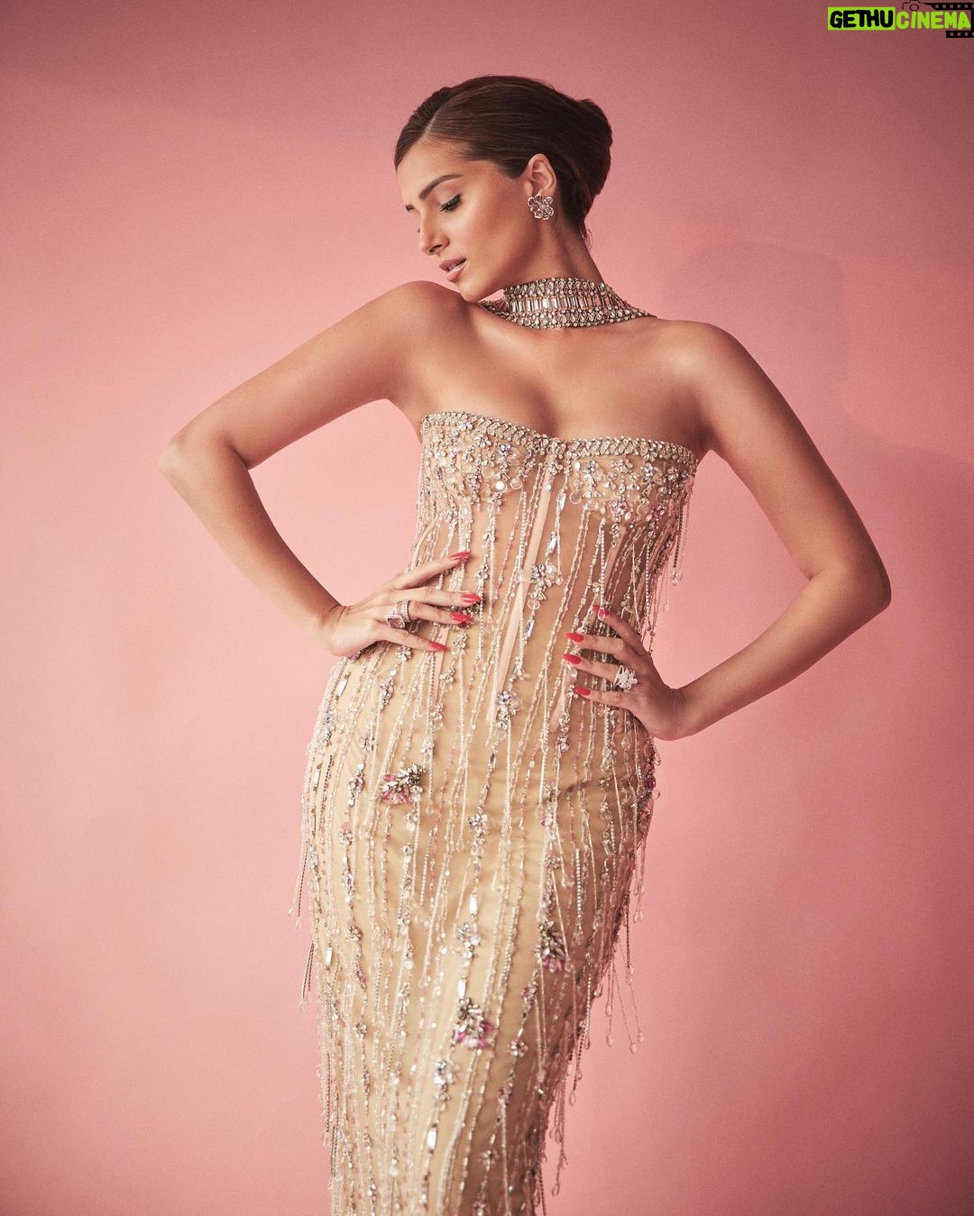 Tara Sutaria Instagram - APURVA premiere night… Never felt more fabulous :) This week has been overwhelmingly wonderful. Over the moon with the response from critics and audiences alike. Tomorrow eve we bring in what will be a VERY special birthday too.. :) What a week! ♥️✨