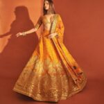 Tara Sutaria Instagram – Tere aane se aayi Diwali…🧡✨

Happy Diwali! 🪔🪔🪔✨✨✨