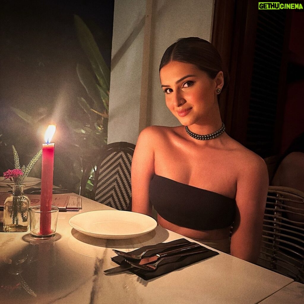 Tara Sutaria Instagram - Candle light and conversation at my favourite spot! ✨🍝🍷 The ASSA House