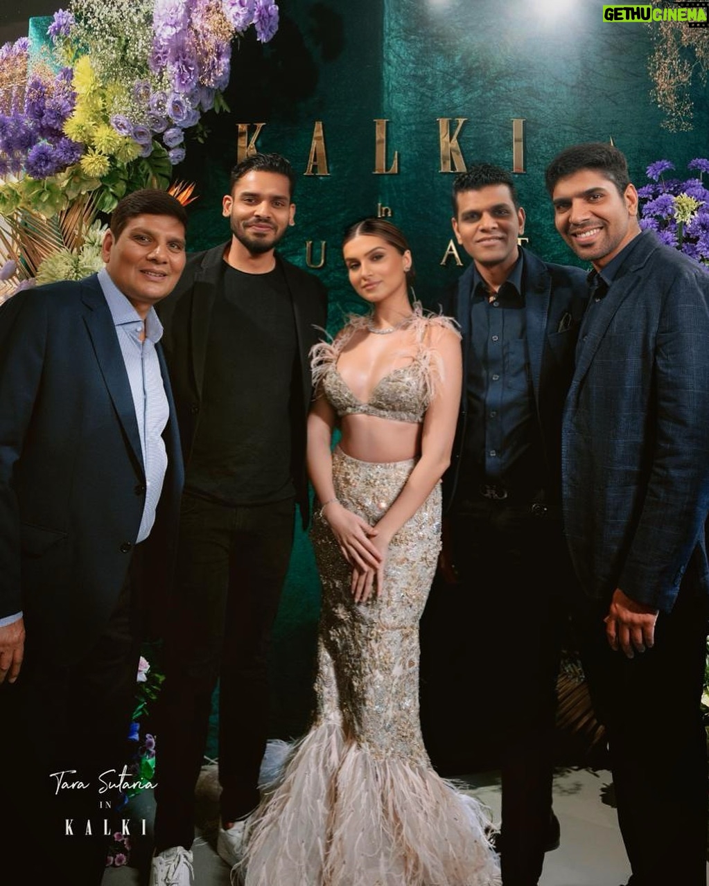 Tara Sutaria Instagram - Delighted to inaugurate the incredible new @kalkifashion store and work together again! โจโฅ๏ธ ๐๐๐๐๐ ๐๐ฎ๐ซ๐๐ญ | ๐๐๐ ๐๐๐๐ ๐Rajhans Aron, Shop No 2, Lal Bungalow, Athwalines, opp. Civil Court, Surat #KALKI #KalkiFashion #KALKISurat