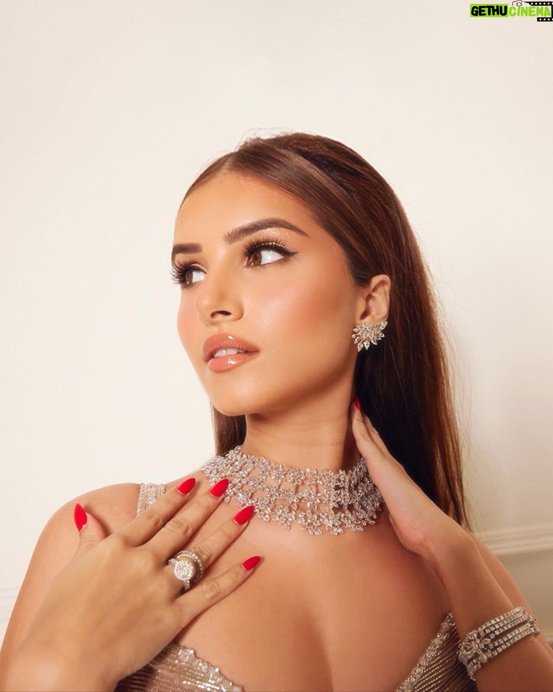 Tara Sutaria Instagram - Making our evening even more special.. @donjuliotequila #DrinkResponsibly #DonJulioIndia #PorAmor ♥️✨