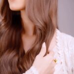 Tara Sutaria Instagram - Shine bright with Metal DX oil by @lorealpro_education_india - my secret to extra shine, nourishment and maintaining the perfect hair color! ✨ #Inoaldindia #LorealProindia #LorealProfindia #Inoahaircolor #haircolor #MetalDX @lorealpro #Inoa #InoalD #InoalDindia #FutureOfHairDesign