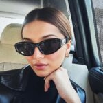 Tara Sutaria Instagram - Hi Delhi🖤✈️ ( and new hair! )