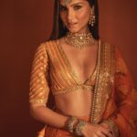 Tara Sutaria Instagram – Tere aane se aayi Diwali…🧡✨

Happy Diwali! 🪔🪔🪔✨✨✨