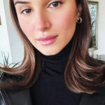 Tara Sutaria Instagram – Hi Delhi🖤✈️ ( and new hair! )
