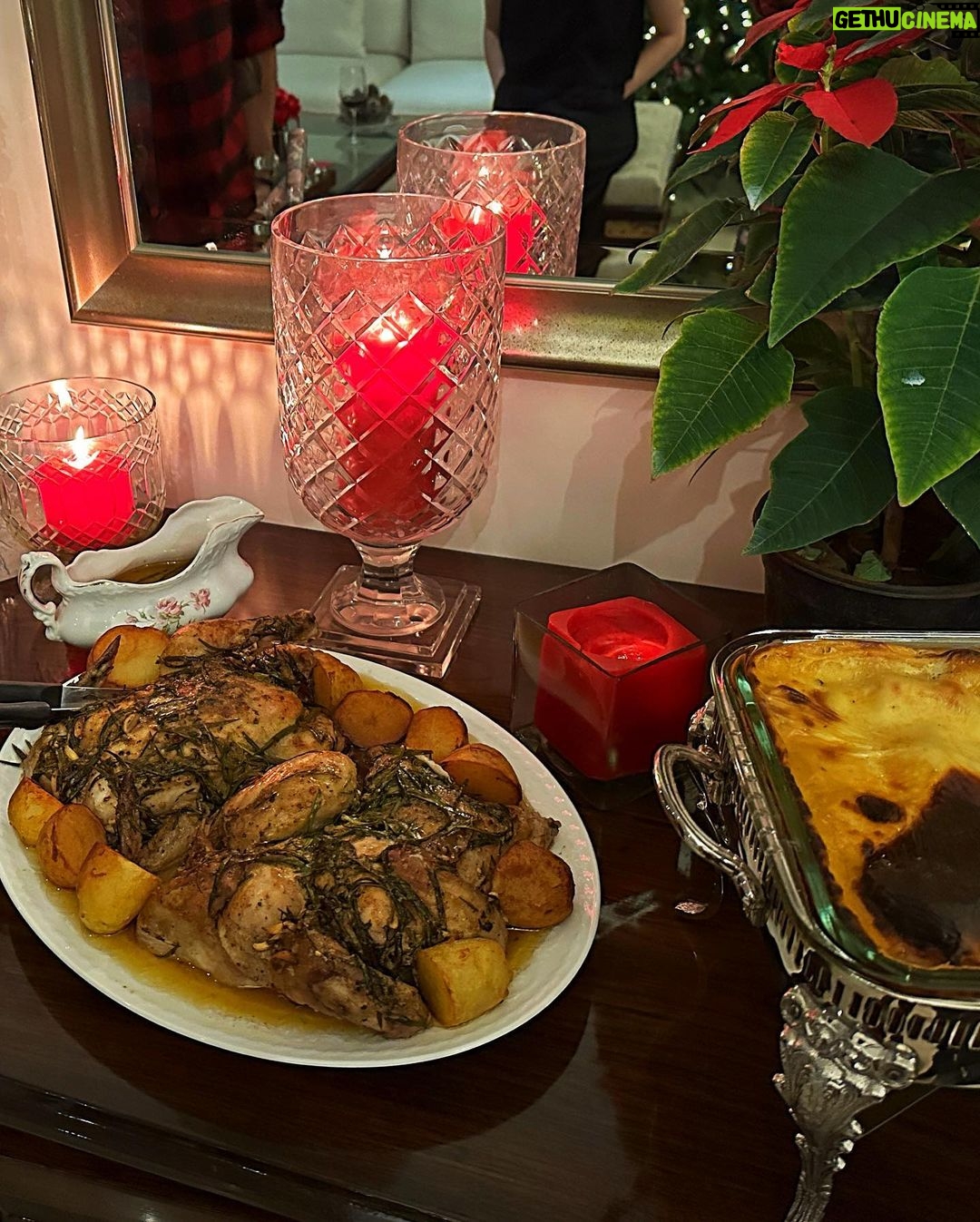 Tara Sutaria Instagram - Eat and be merry for tomorrow is another day to eatππβ¨ Happy Holidays guys