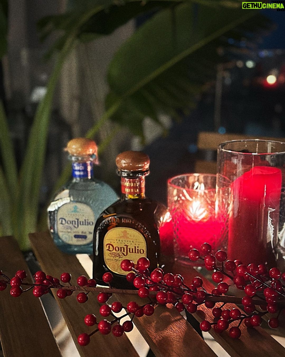 Tara Sutaria Instagram - Making our evening even more special.. @donjuliotequila #DrinkResponsibly #DonJulioIndia #PorAmor ♥️✨