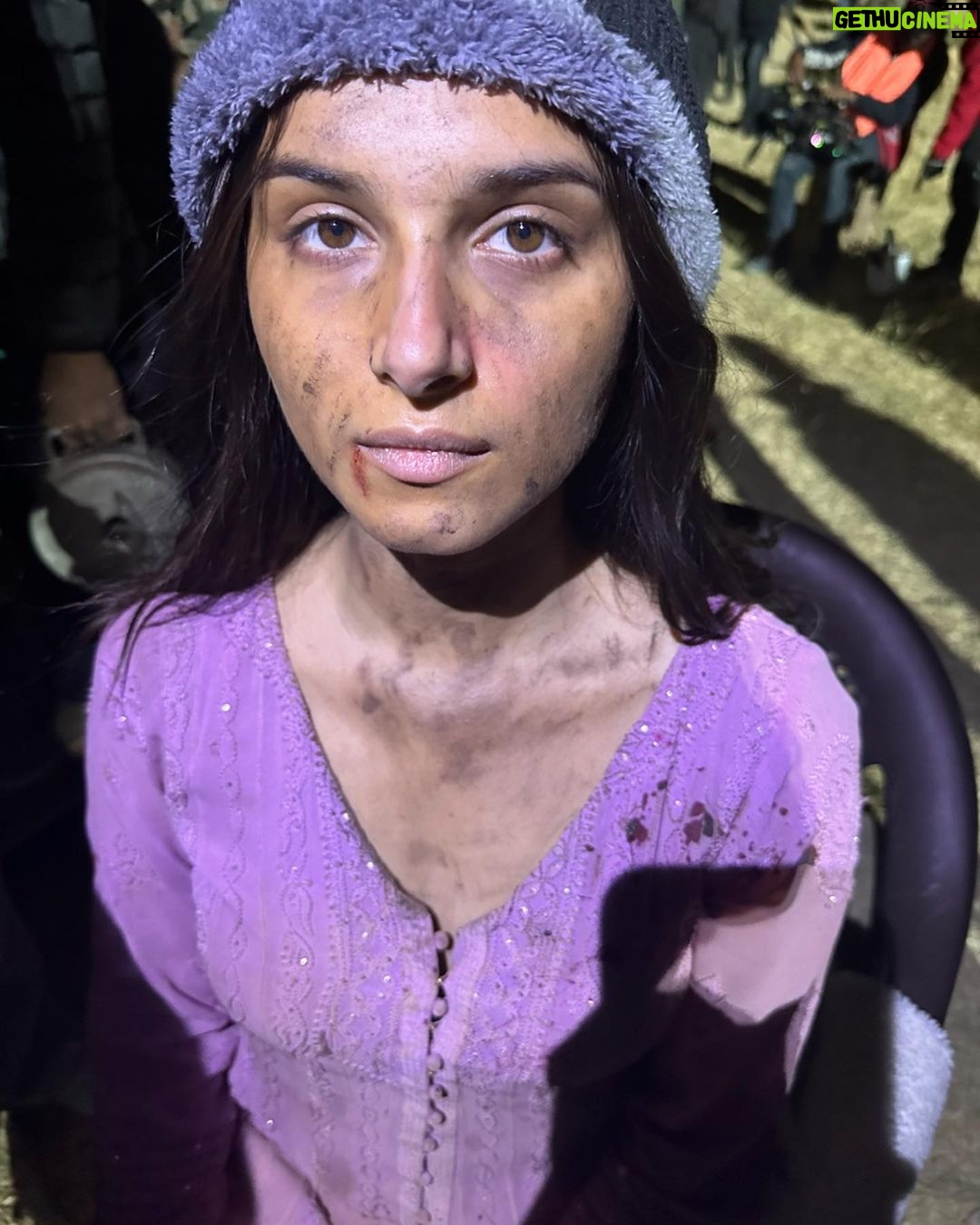 Tara Sutaria Instagram - I’d like to call this post ‘ Say hello to my friends, the creepy crawlies on set… and other amusing moments from #Apurva ‘ @nix_bhat 😂😂