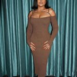 Taraji P. Henson Instagram - 💜💜💜🙏🏾🙏🏾🙏🏾💋💋💋#Repost from @waymanandmicah • Hello New York! Taraji P Henson In @jacquemus @fwrd Shoe @maisonvalentino Hair/MUA @tymwallacehair @saishabeecham @customtnails1 #waymanandmicah #tarajiphenson #jacquemus #maisonvalentino #thecolorpurple #wxm10