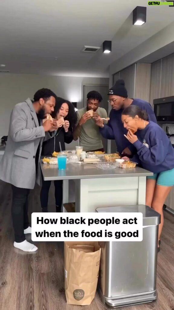 Taraji P. Henson Instagram - Happy Thankful Day!!!! 😩🤣🤣🤣 #Repost from @seafood_network • Which one would you be⁉️🤣🤣🤣🤣🤣 Comment and tag a Food Lover/Friend below 👇🏼 🎥@naturallymelonie @chantellexrose @jamalthecreative @poetic_j @ichvse #seafoodnetwork
