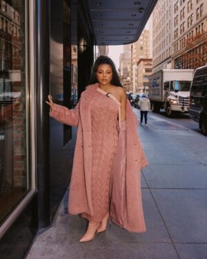 Taraji P. Henson Instagram - Painting the skies purple with the cast of @thecolorpurple today in NY 💜

#colorpurple