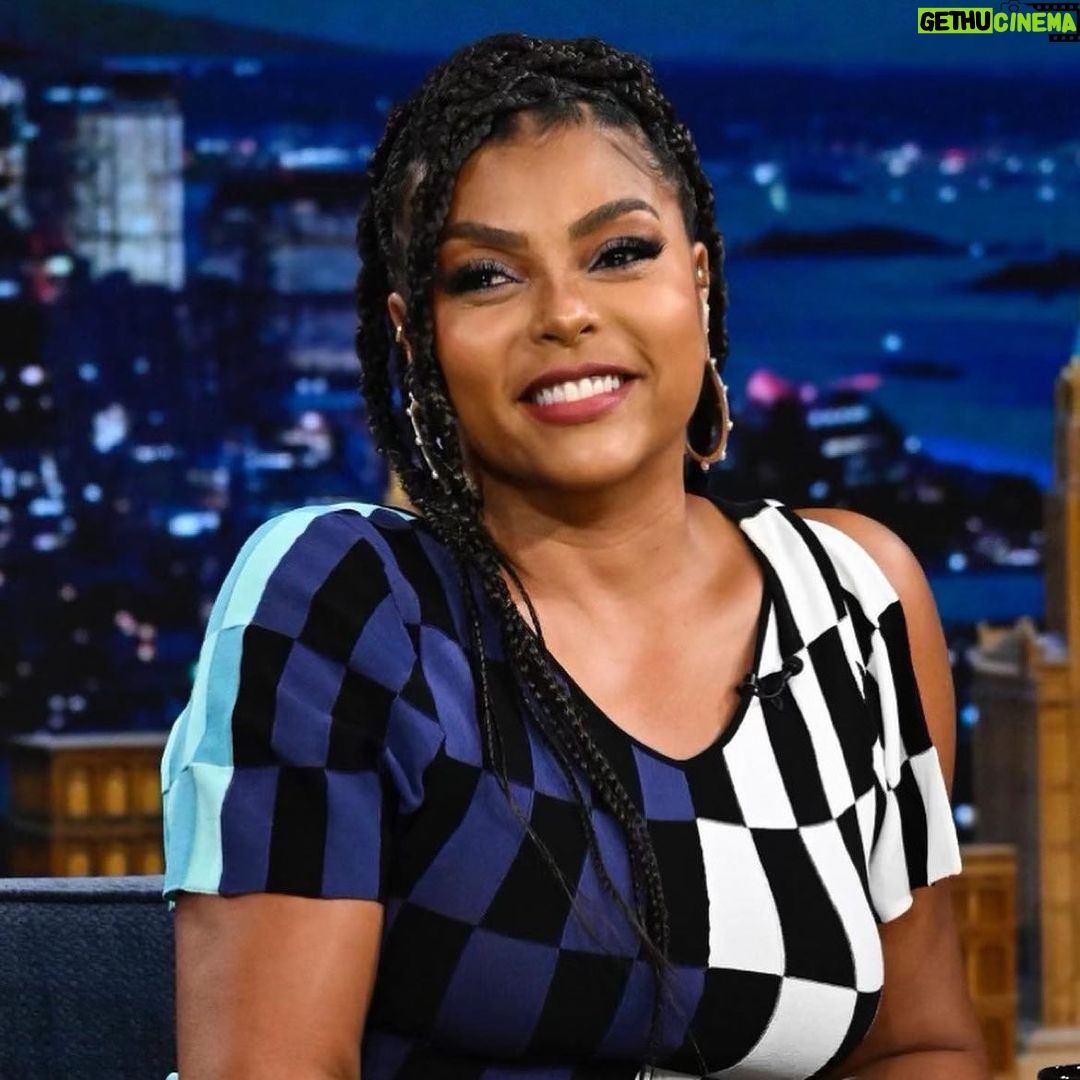 Taraji P. Henson Instagram - Did you catch me thoπππ #Repost from @saishabeecham β’ Did yβall catch @tarajiphenson last night on @fallontonight ??? She looked so pretty ππ Makeup by me! @saishabeecham Stream it if u missed it!!