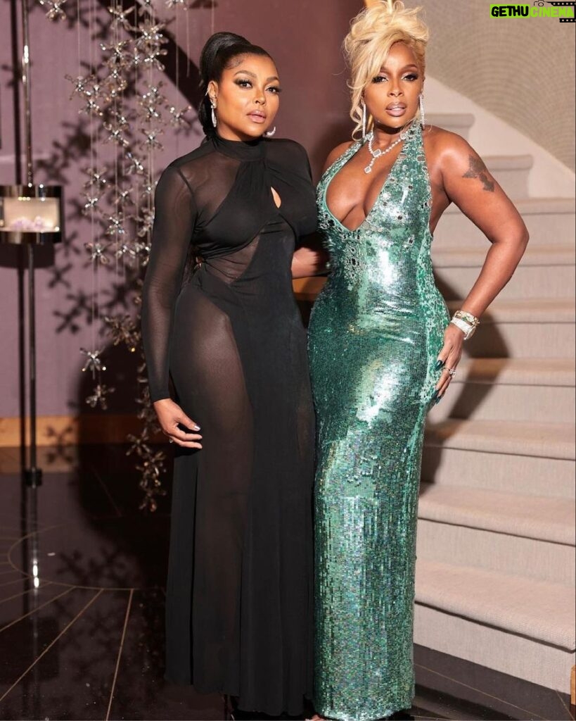 Taraji P. Henson Instagram - It was a true honor to present my sister @therealmaryjblige her well deserved #womanoftheyear award. Thank you @glamourmag for giving the 👑 her flowers and for including me in the celebration. What a night💜💜💜