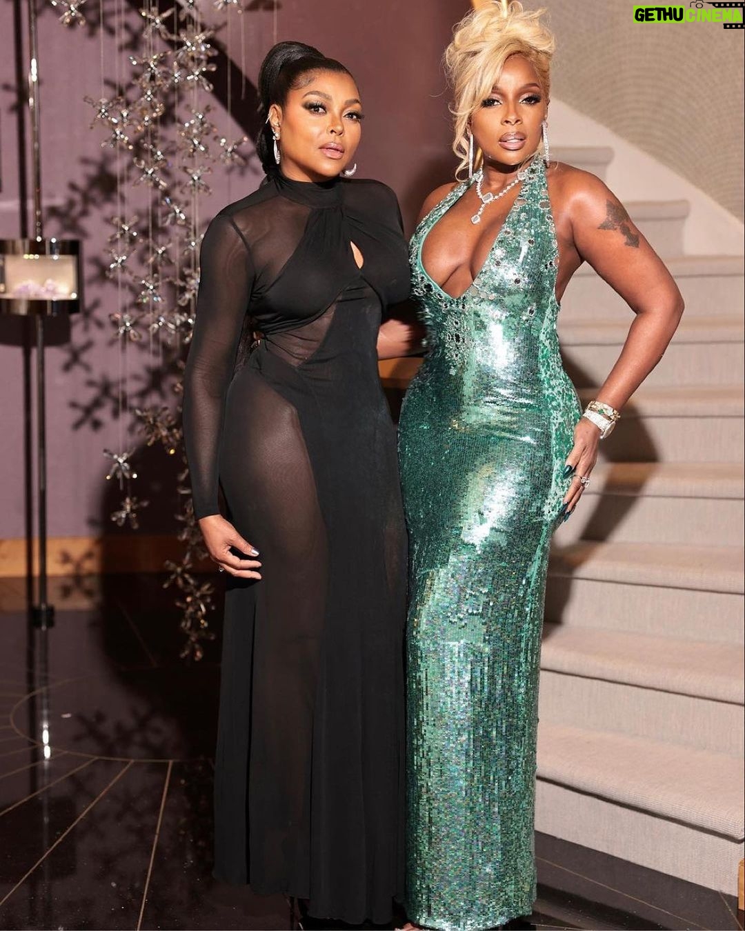 Taraji P. Henson Instagram - It was a true honor to present my sister @therealmaryjblige her well deserved #womanoftheyear award. Thank you @glamourmag for giving the π her flowers and for including me in the celebration. What a nightπππ