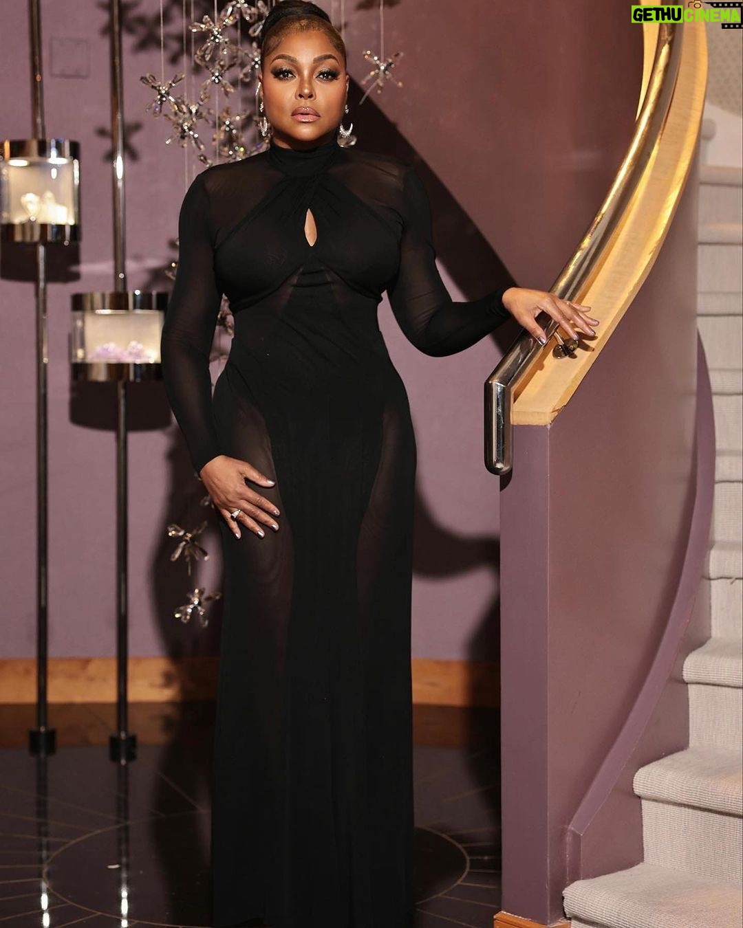 Taraji P. Henson Instagram - It was a true honor to present my sister @therealmaryjblige her well deserved #womanoftheyear award. Thank you @glamourmag for giving the π her flowers and for including me in the celebration. What a nightπππ