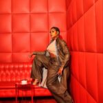 Taraji P. Henson Instagram - Bonsoir🇫🇷 #Repost from @waymanandmicah • Taraji P Henson Attends Acne Studios Runway Show. Head to Toe : @acnestudios Glam @tymwallacehair @officialsheiks @customtnails1 Ph @sterlingpics #waymanandmicah #tarajiphenson #parisfashionweek #acnestudios #wxm10
